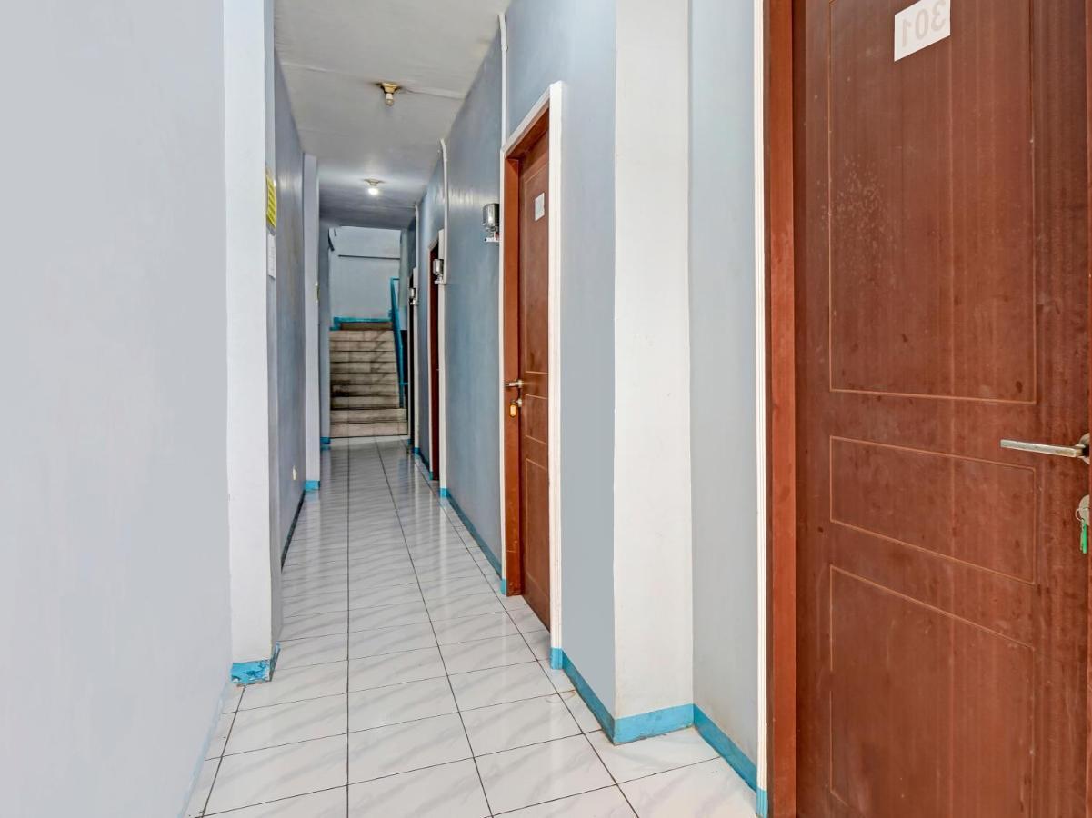 Spot On 90147 Gosepa Ambengan Plaza Hotel สุราบายา ภายนอก รูปภาพ