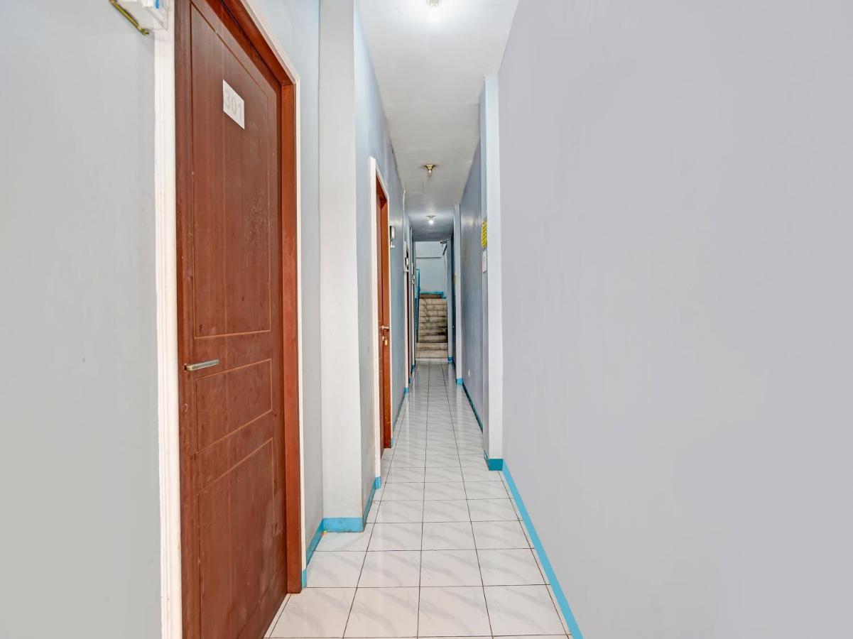Spot On 90147 Gosepa Ambengan Plaza Hotel สุราบายา ภายนอก รูปภาพ