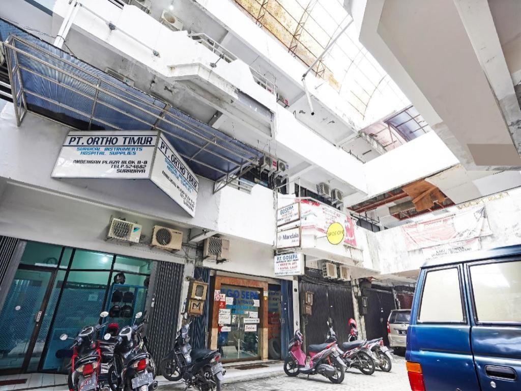 Spot On 90147 Gosepa Ambengan Plaza Hotel สุราบายา ภายนอก รูปภาพ